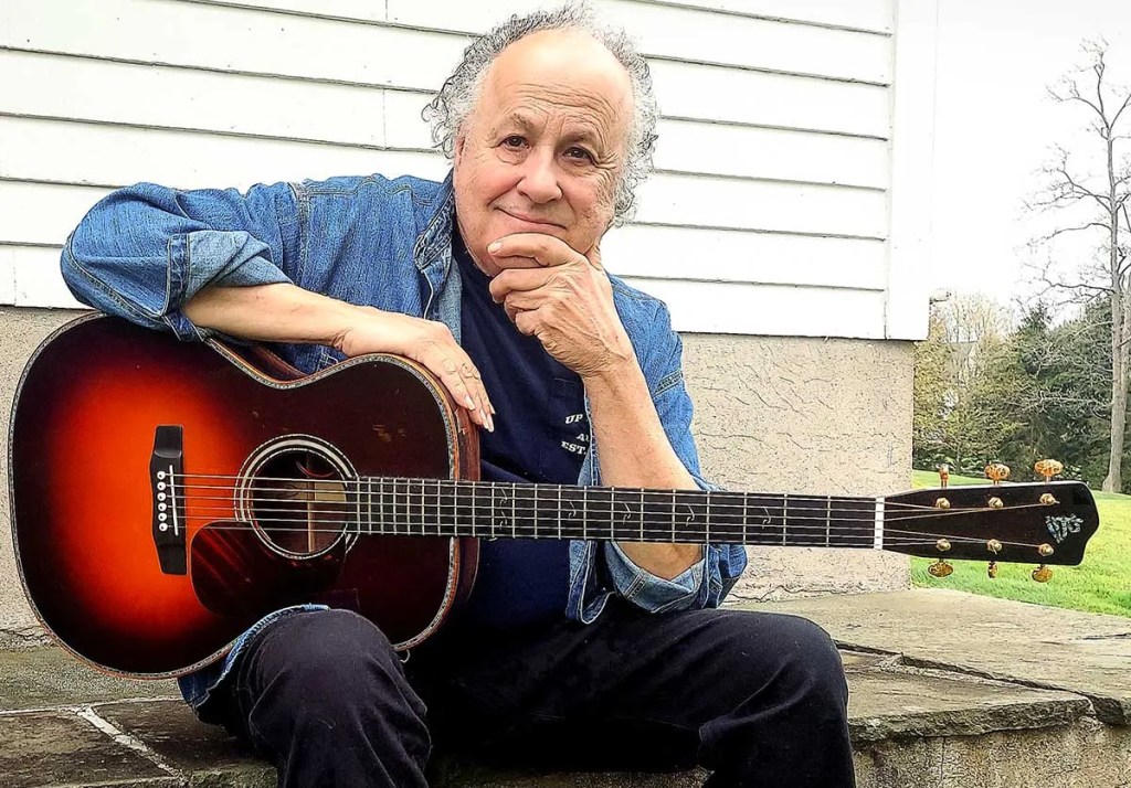 Arlen Roth with his custom George Bowen OM, Photo: Diana Dickinson